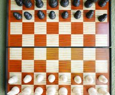 Vintage Folding Magnetic Travel Chess Set 9,5" x 9,5"