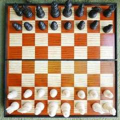 Vintage Folding Magnetic Travel Chess Set 9,5" x 9,5"