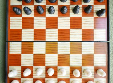 Vintage Folding Magnetic Travel Chess Set 9,5" x 9,5"