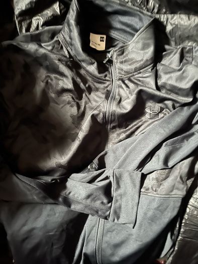 Under Armour Full Zip Top camo size xl FREE POST