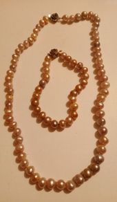 Pearl necklace with bracelet
