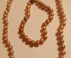 Pearl necklace with bracelet