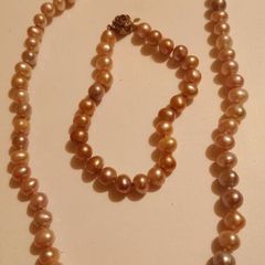 Pearl necklace with bracelet