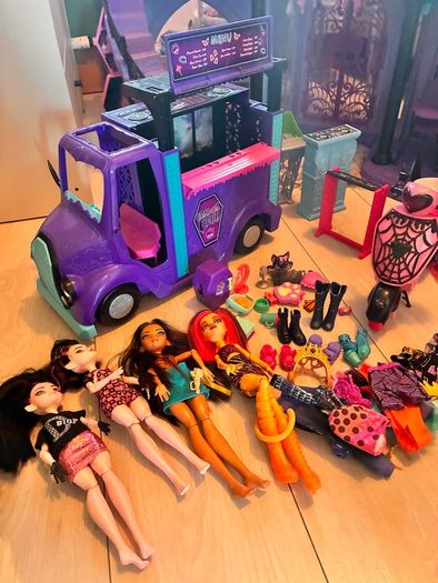 Monster High School