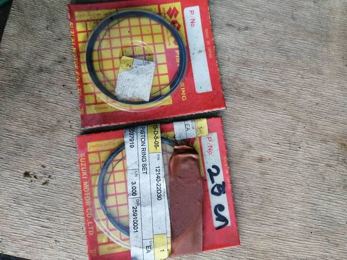 suzuki RGV250 piston rings