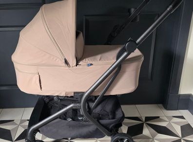 Silver Cross Nia Champagne Compact Travel Stroller with Carrycot