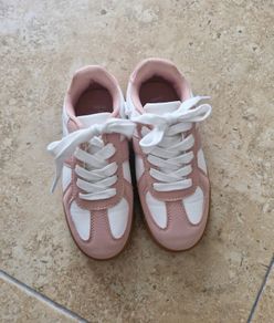 Girls runners/Trainers
