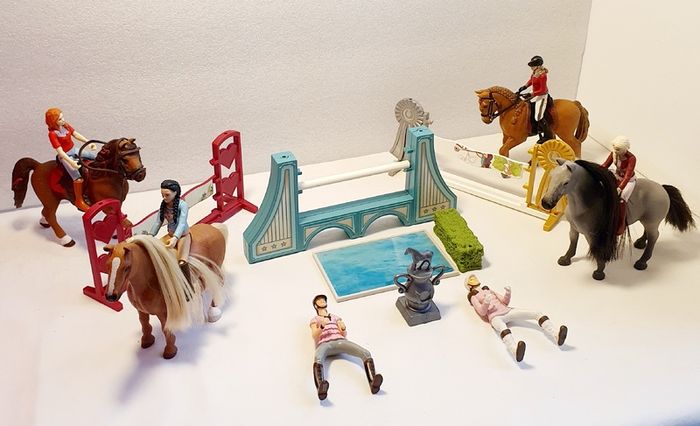 Fantastic Bundle Schleich Horses, Riders & Jumps