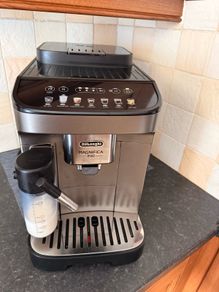 DeLonghi Magnifica EVO  coffe machine