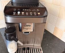 DeLonghi Magnifica EVO  coffe machine