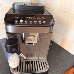 DeLonghi Magnifica EVO  coffe machine