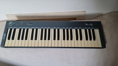 CME M-Key MIDI keyboard.