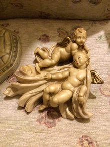 Vintage Wall hanging Ceramic of 2 cherubs /angels.