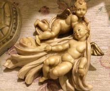 Vintage Wall hanging Ceramic of 2 cherubs /angels.