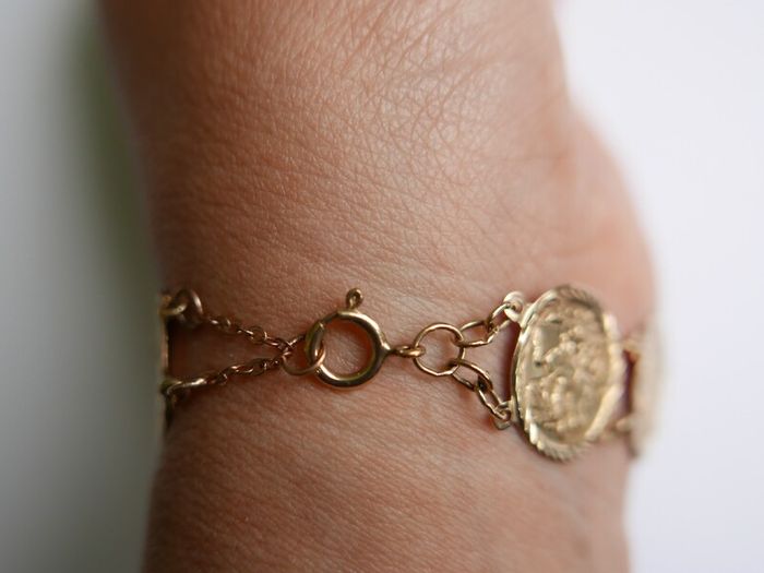 Vintage 9CT GOLD BRACELET Hallmarked 375. St. George Medallions  Bangle. length 7" - 4,45g