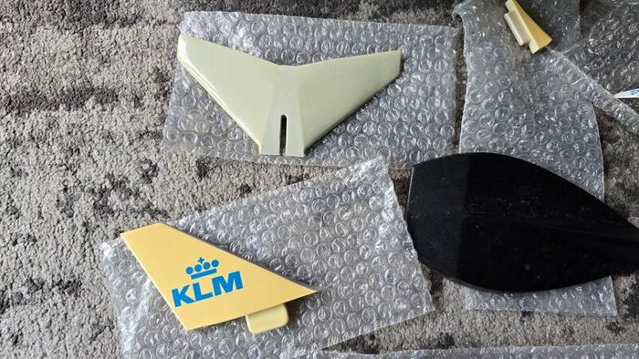 1:130 scale KLM Boeing 747-400 Travel agent model
