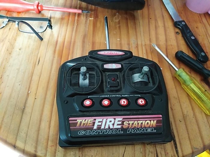 Fire engine siren ladder goes up turns and back down again goes along with steering all remote control
