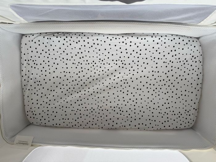 Snuz Pod 4 with mattress, protector, fitted sheets and more