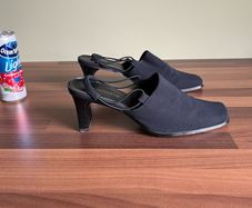 Liz Claiborne navy shoes. Size 8.5 uk