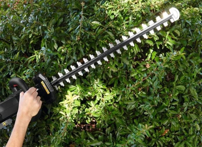 NEW 2026 Model Parkside 40V Performance Cordless Brushless Hedge Trimmer. Garden Maintenance DIY Projects Summer Sale Now On.