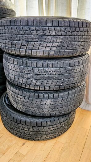 Set of 4 Dunlop Winter Maxx SJ8 - Winter Tyres 215/65 R17