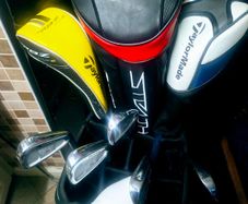 Set of Taylormade Golf Clubs