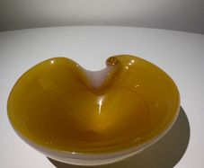 Vintage Alfredo Barbini Attributed Murano Biomorphic Shell Bowl.  Original BD Label. c.1965 to 1975