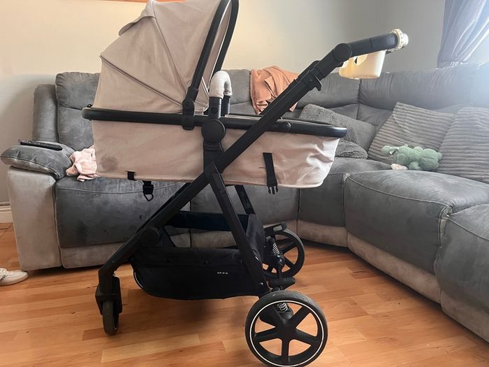 Baby travel system and baby rocker (collection only)