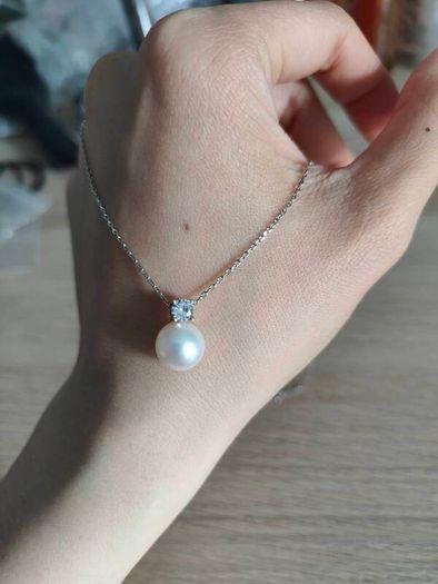Pearl necklace