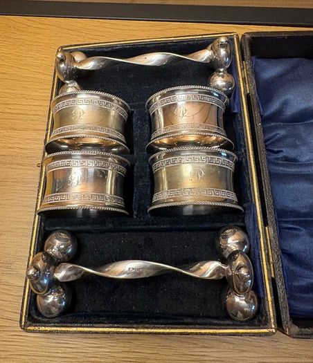 Antique Cased EPNS Silver Plate Napkin Rings & Knife Rests Set