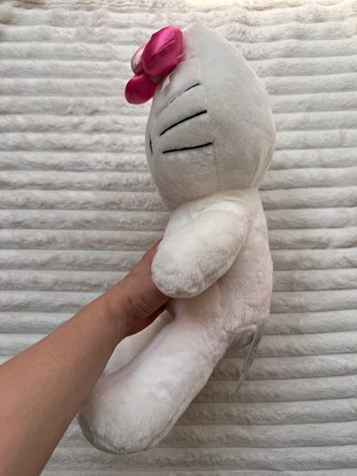 Build A Bear Hello Kitty With Heart Bow Sanrio 2010 red marks on the fur approx. 45 cm. Used Please see photos