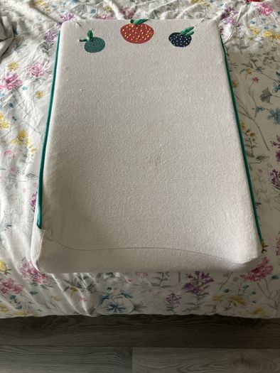 IKEA baby change mat with 4 covers