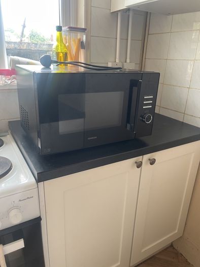 Large microwave kenwood 25litre