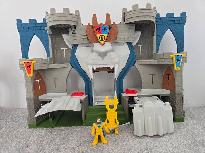 Lions kingdom castle playset