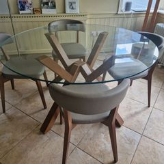 Furnituredining table and chairs