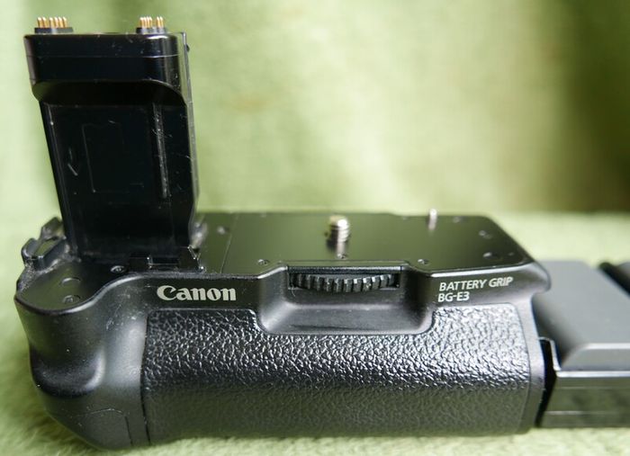 Canon BG-E3 Battery Grip For EOS 350D & 400D with two batteries