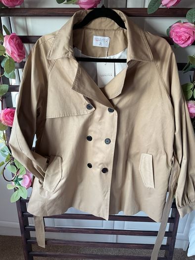 trench Bnwt size small trench coat jacket size small compania fantastica