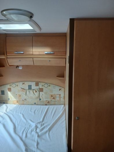 2005 bailey senator caravan fixed bed