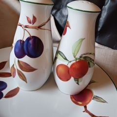 Royal Worcester/ Evesham Vale/ Salt & Pepper set