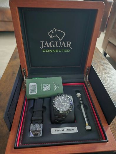Mens jaguar connected watch