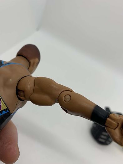 wwe elite series 52 D'Lo Brown action figure