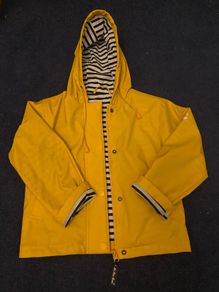 Le Petit Breton yellow raincoat
