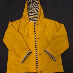 Le Petit Breton yellow raincoat
