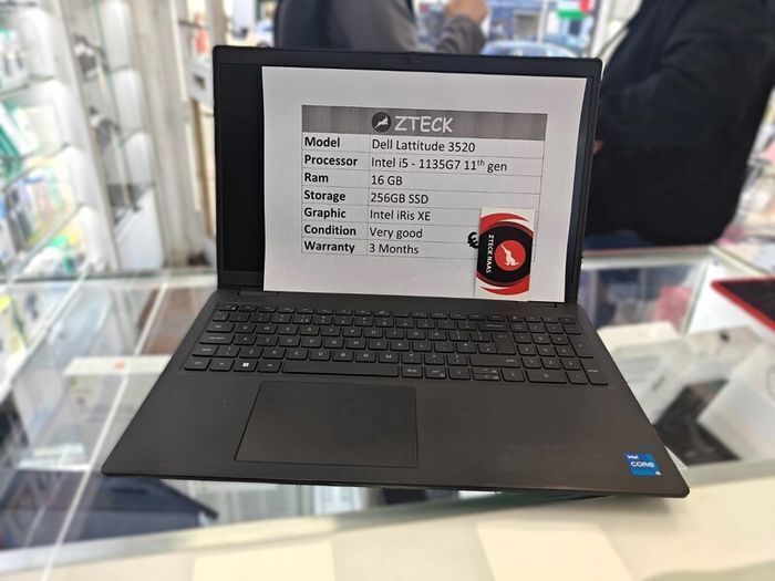 Dell Lattitude 3520 | i5-1165g7 | 16 gb ram | 256ssd | 15.6 Inch