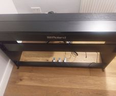 Roland F701 Digital Piano