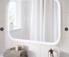 Mirror with integrated lighting
