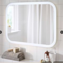 Mirror with integrated lighting