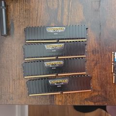 32G RAM Corsair Vengeance LPX