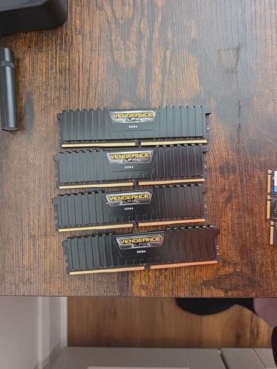 32G RAM Corsair Vengeance LPX