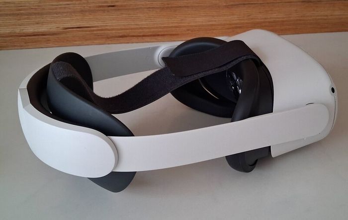 Meta Quest 2 VR Headset 128GB + Elite Strap + Carry Case